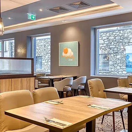 Premier Centre Hotel 3*