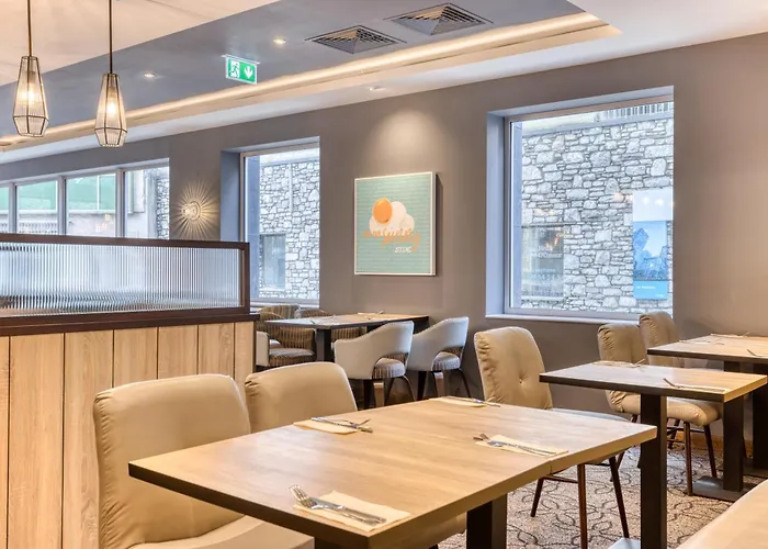 Premier Centre 酒店